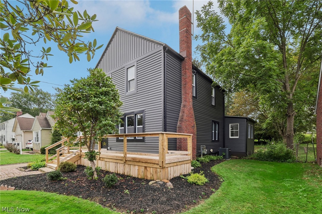 2562 Graham Avenue Akron OH 44312