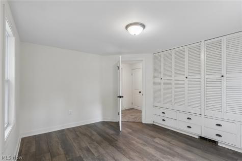2562 Graham Avenue Akron OH 44312
