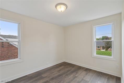 2562 Graham Avenue Akron OH 44312