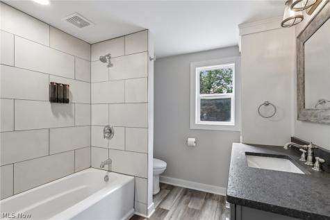 2562 Graham Avenue Akron OH 44312