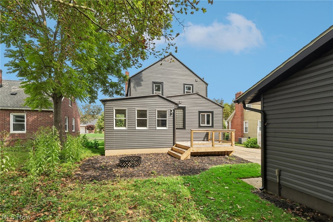2562 Graham Avenue Akron OH 44312