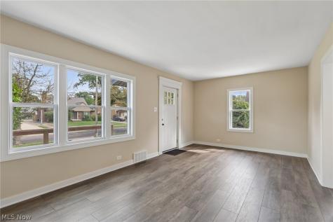 2562 Graham Avenue Akron OH 44312
