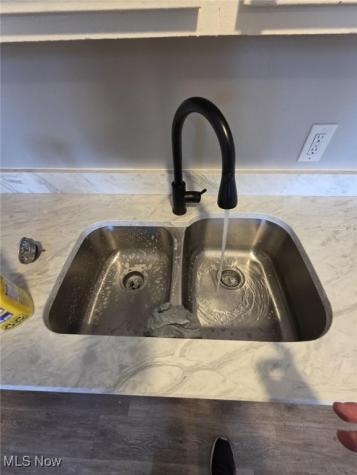 16610 Priebe Avenue Cleveland OH 44128