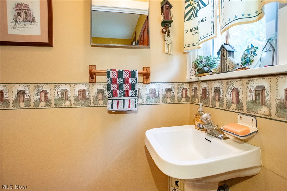 228 Elm Street Wellington OH 44090