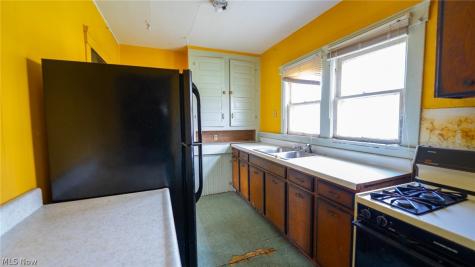 148 Oak Street Elyria OH 44035