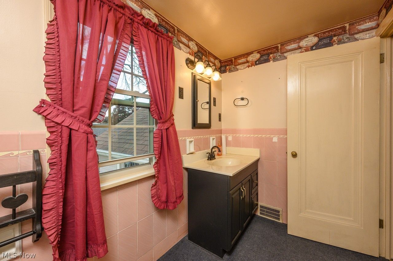 1422 Monument Road NW Canton OH 44703