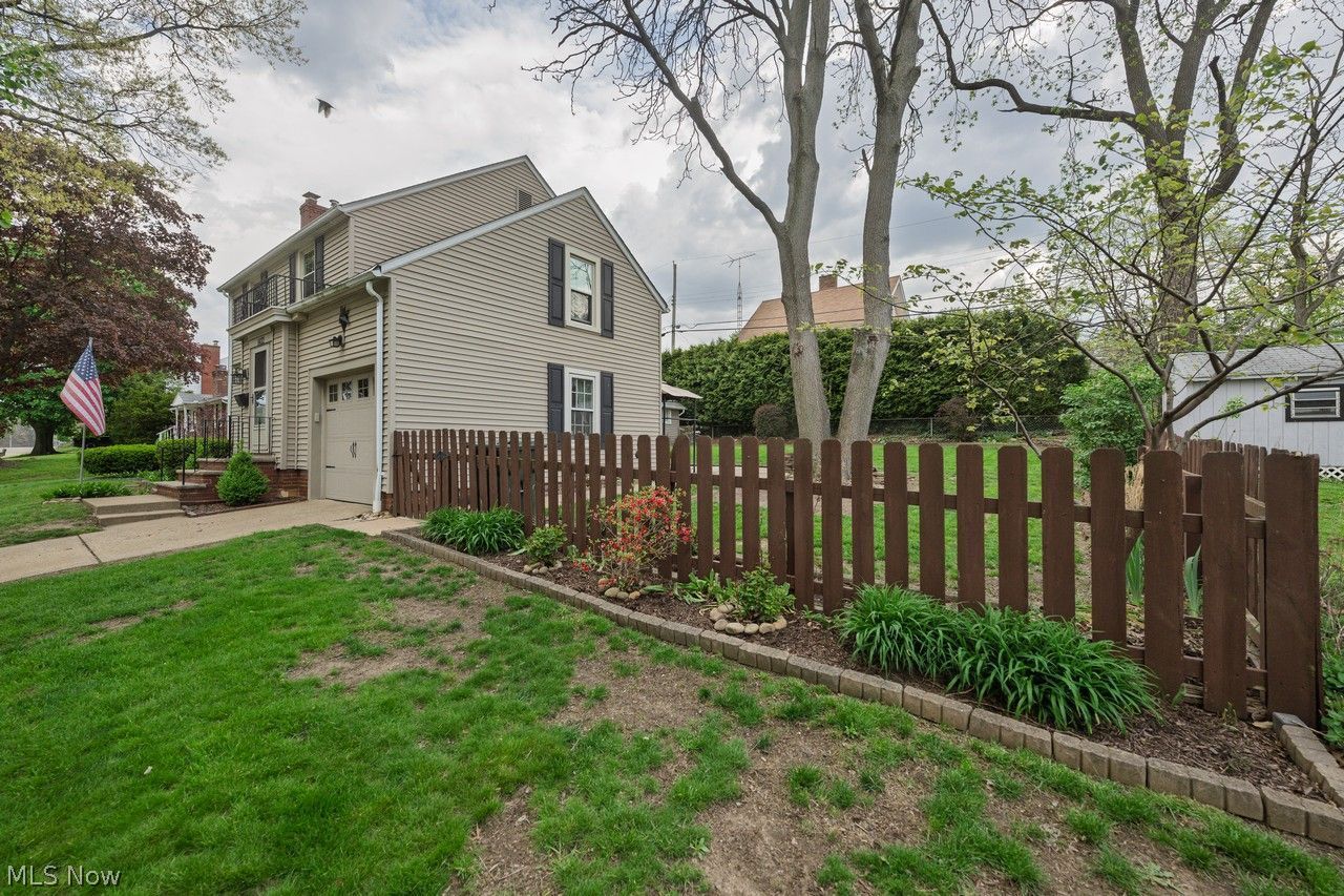 1422 Monument Road NW Canton OH 44703