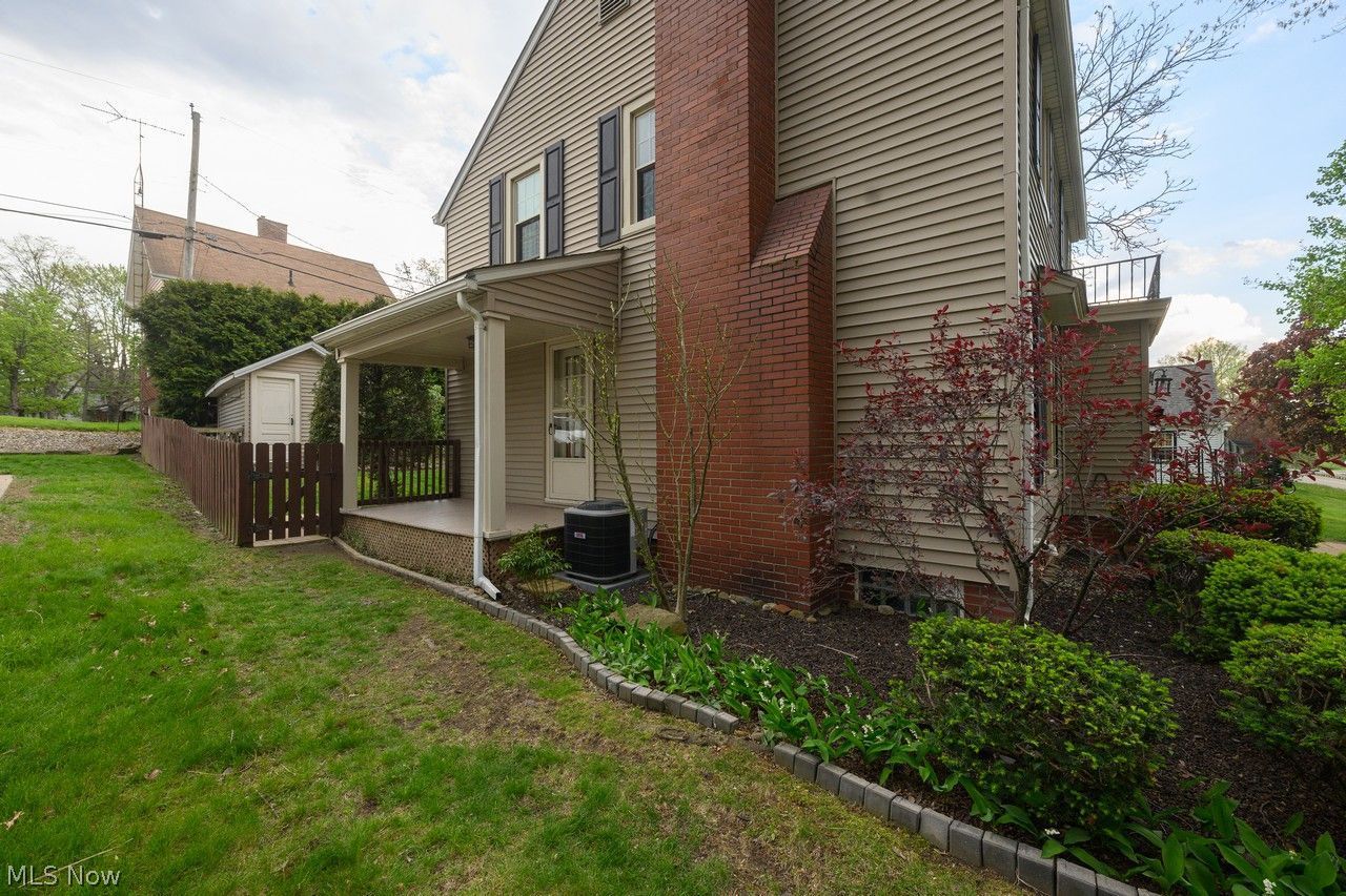 1422 Monument Road NW Canton OH 44703