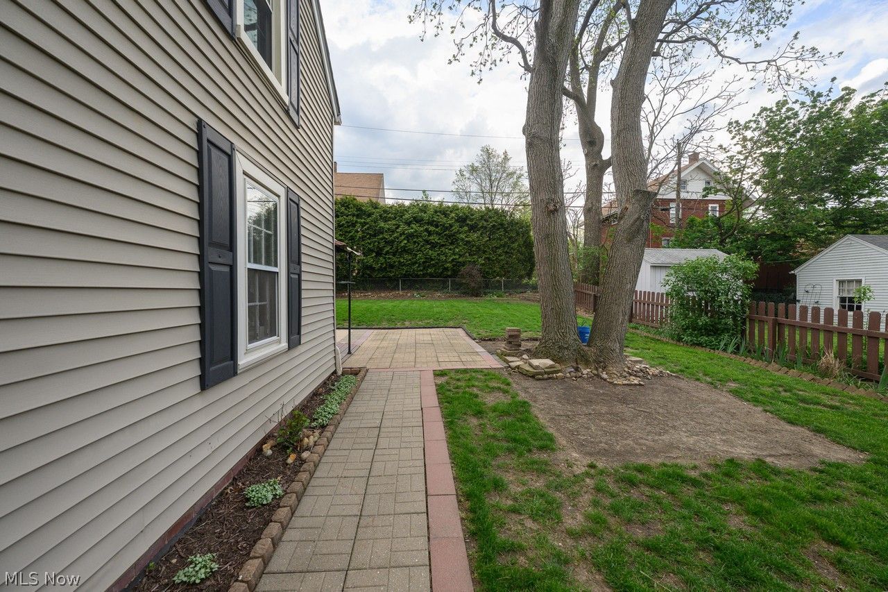 1422 Monument Road NW Canton OH 44703