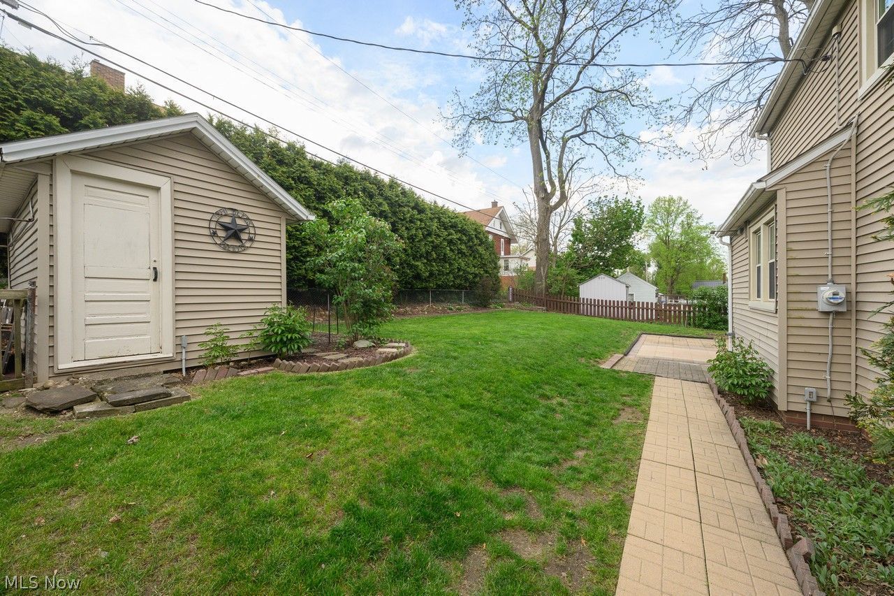 1422 Monument Road NW Canton OH 44703