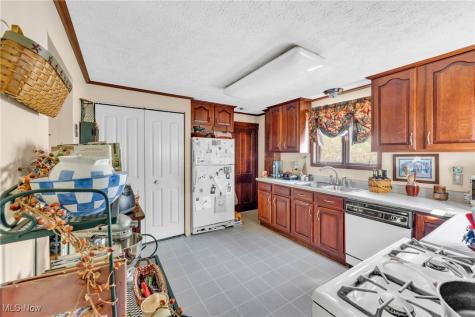 347 Kenyon Avenue Elyria OH 44035