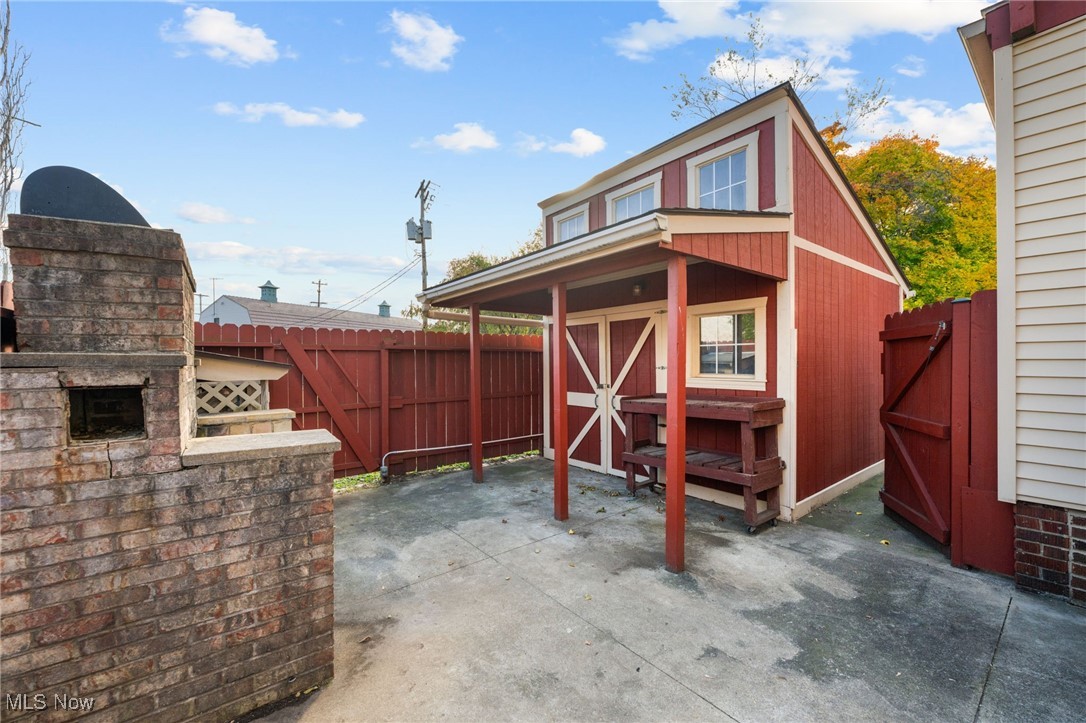 2027 Treadway Avenue Cleveland OH 44109