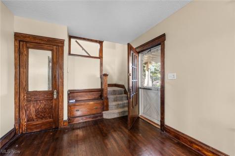2027 Treadway Avenue Cleveland OH 44109