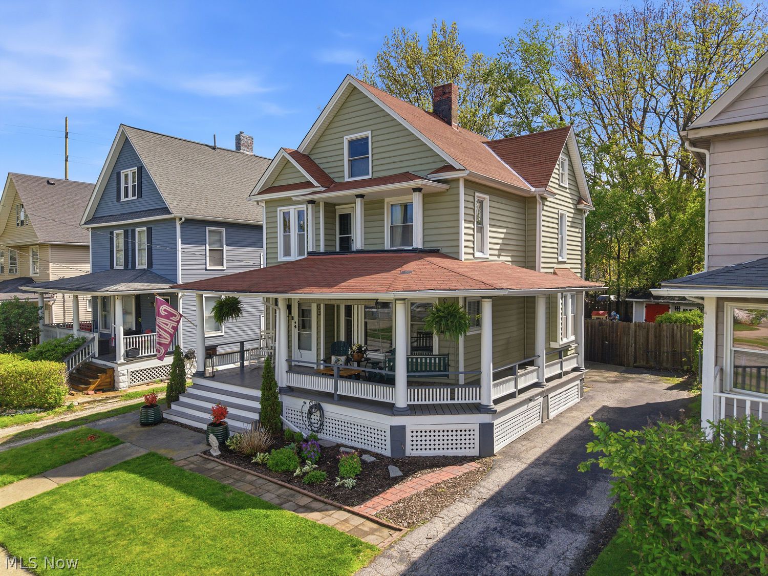 1333 Beach Avenue Lakewood OH 44107