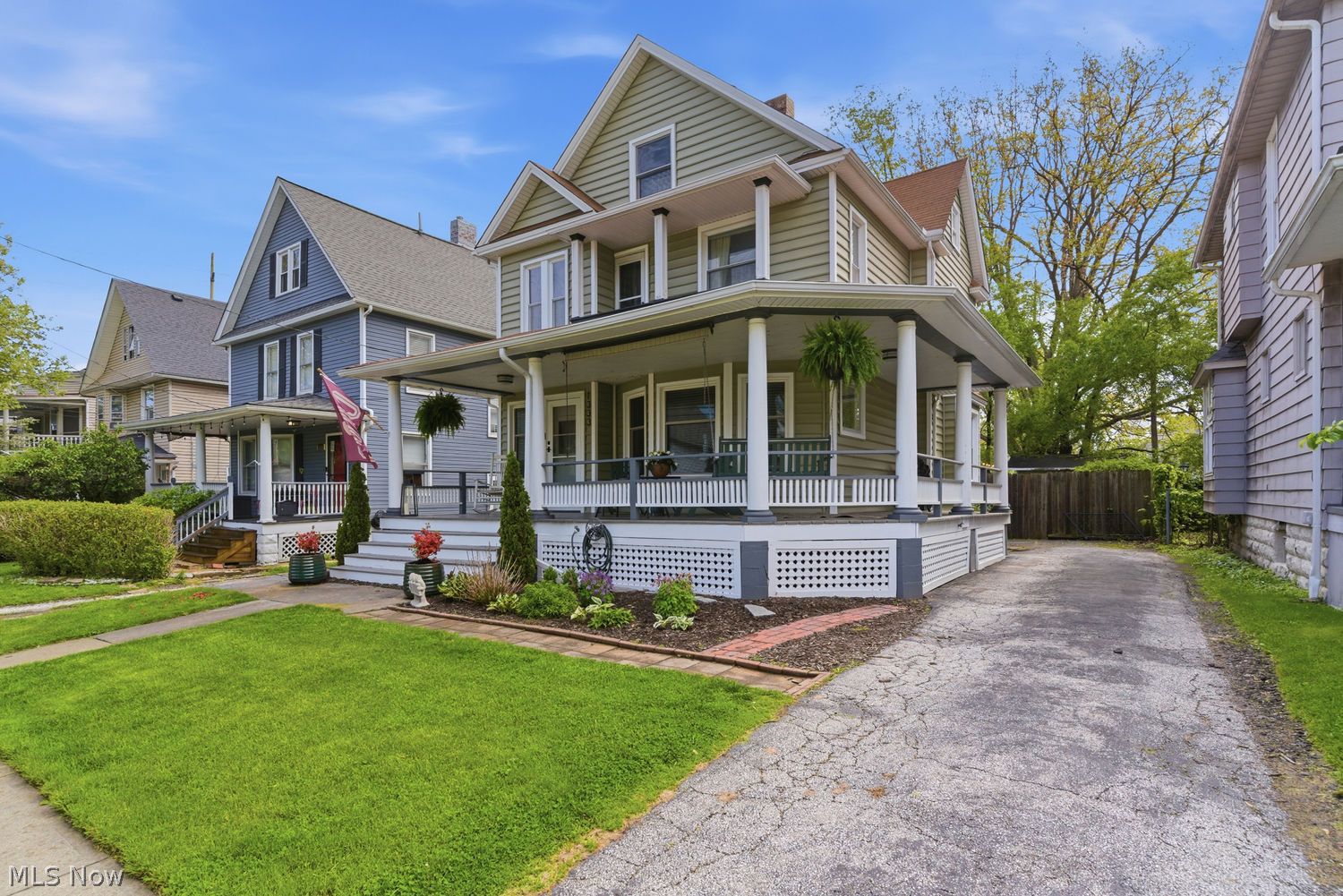 1333 Beach Avenue Lakewood OH 44107