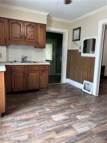 1546 White Avenue Akron OH 44307