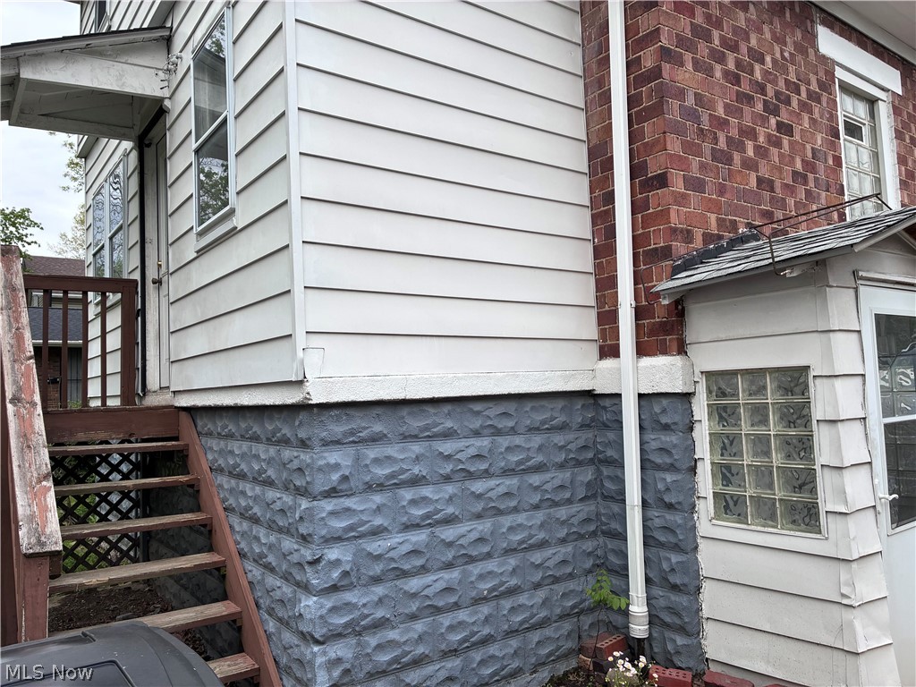 1546 White Avenue Akron OH 44307