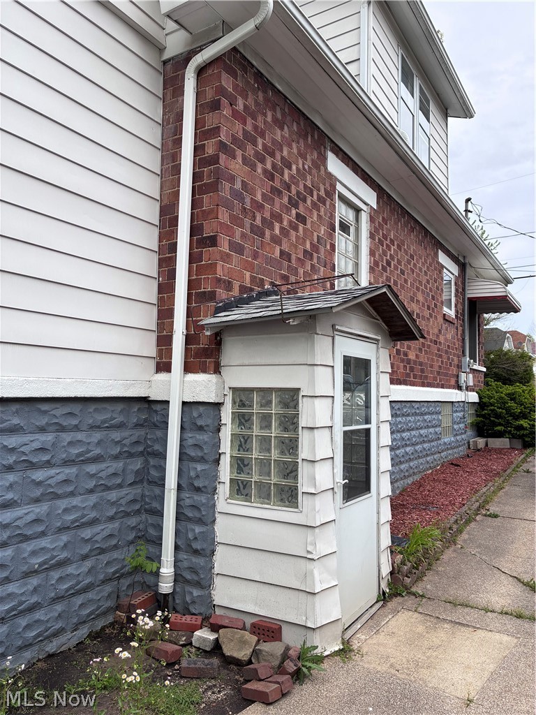 1546 White Avenue Akron OH 44307