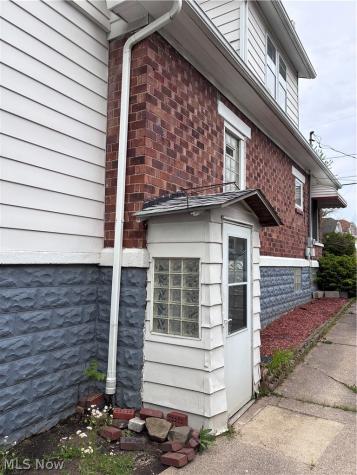 1546 White Avenue Akron OH 44307