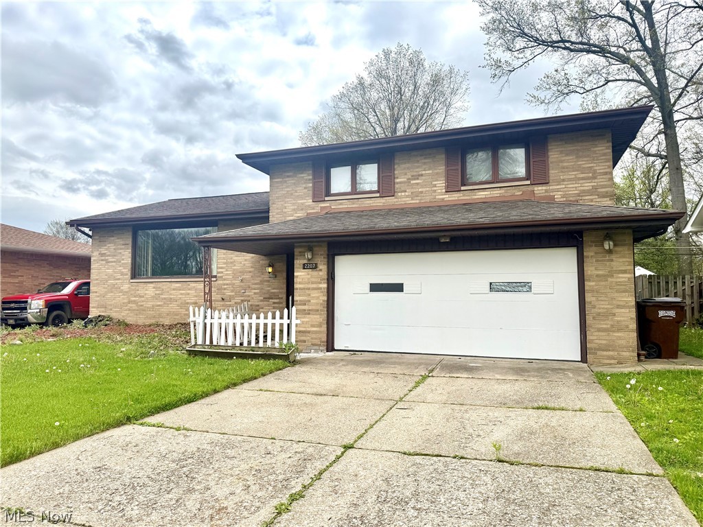 2207 Oaklawn Drive Parma OH 44134