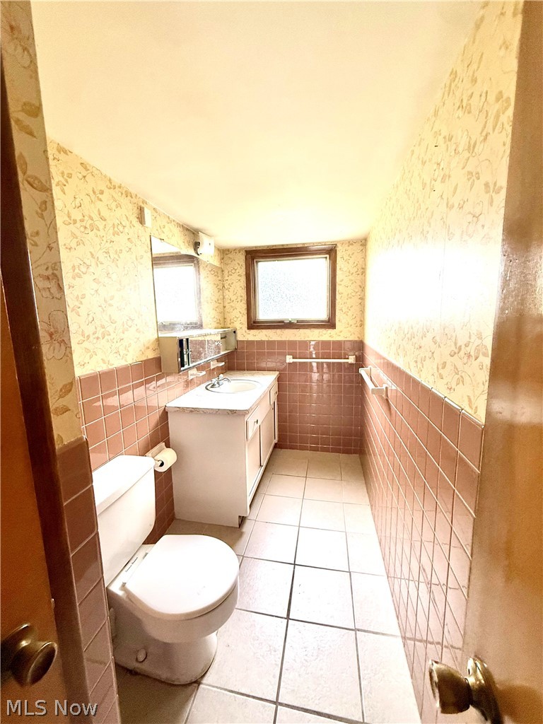 2207 Oaklawn Drive Parma OH 44134