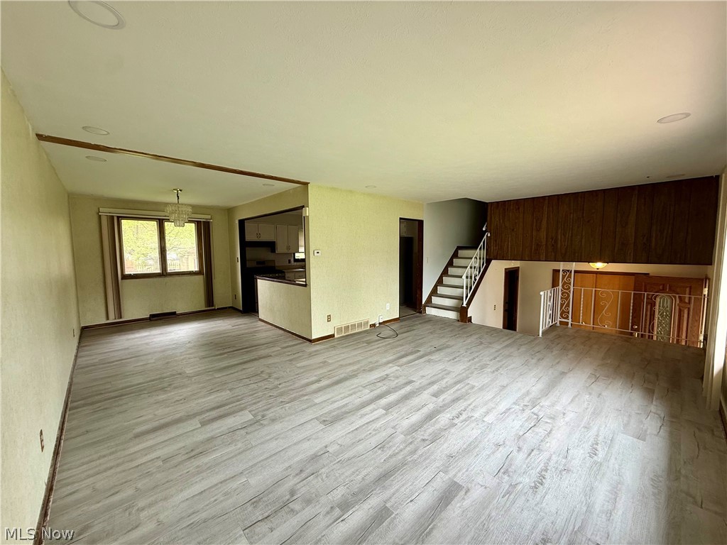 2207 Oaklawn Drive Parma OH 44134
