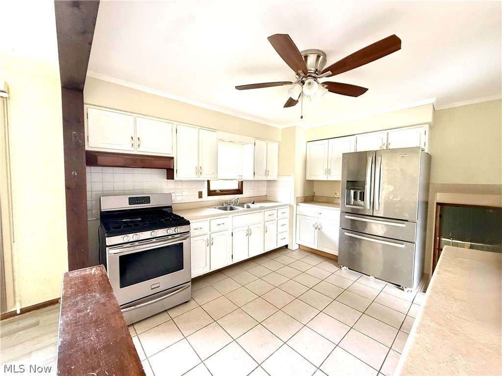 2207 Oaklawn Drive Parma OH 44134