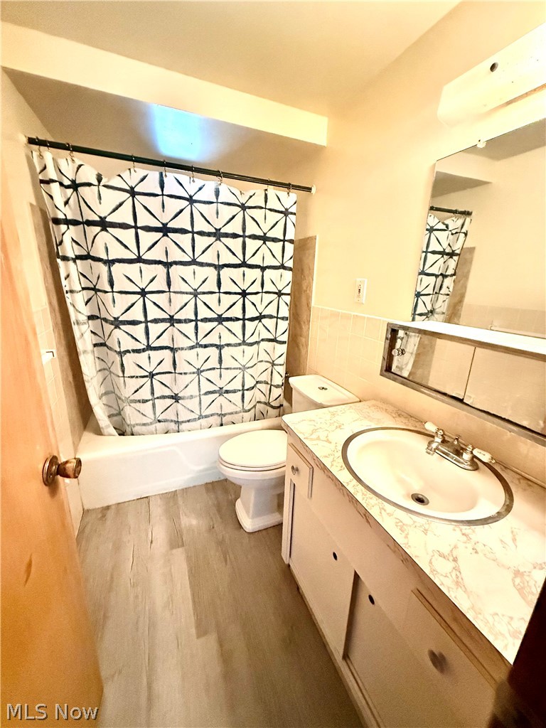 2207 Oaklawn Drive Parma OH 44134