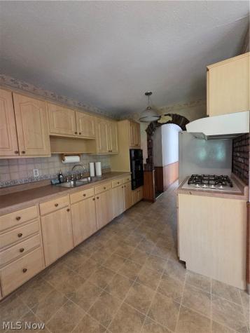1565 E 332nd Street Eastlake OH 44095