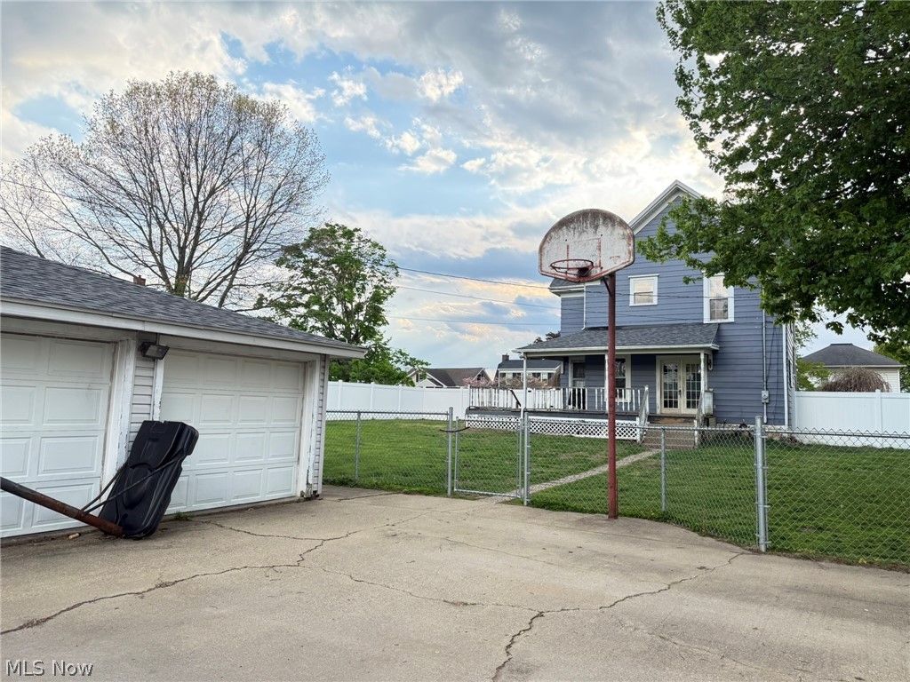 605 S River Street Newcomerstown OH 43832