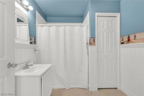 1 Cherokee Trail Malvern OH 44644