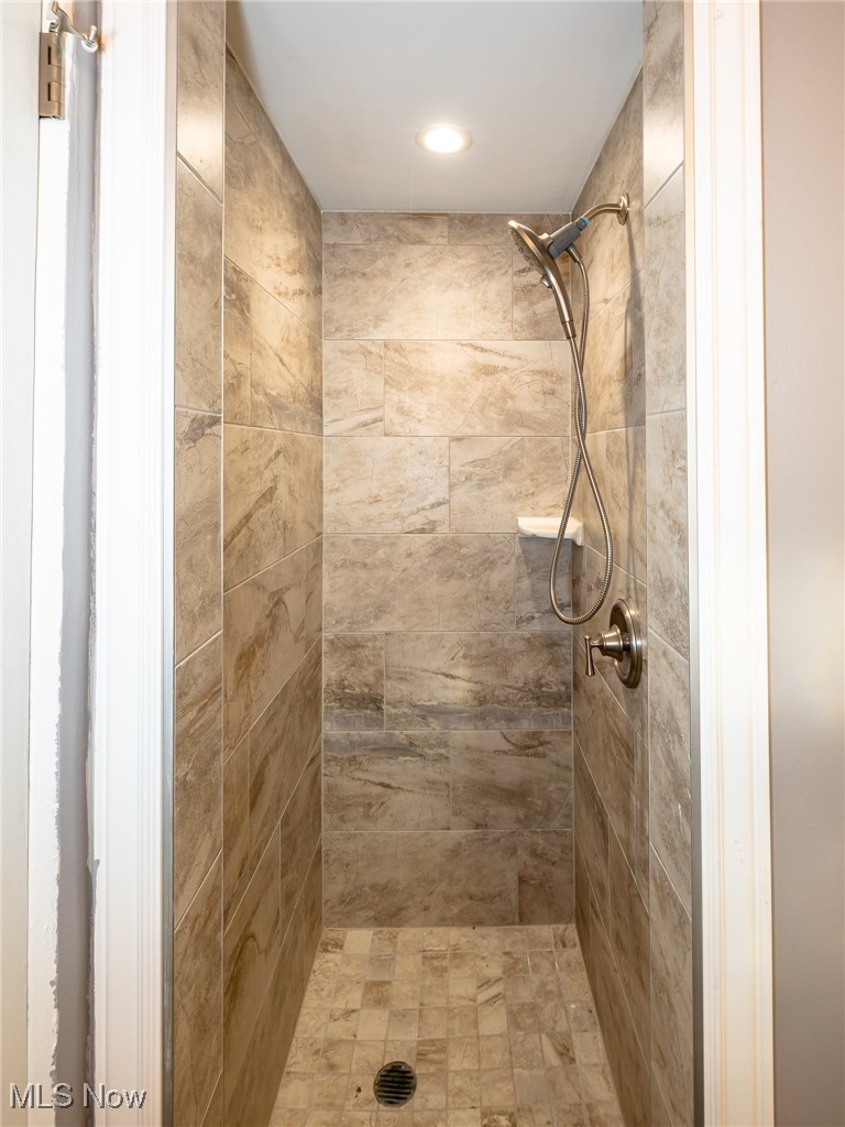 670 Hemlock Drive Euclid OH 44132