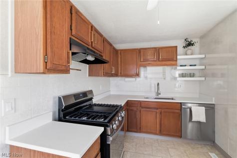 2536 Albrecht Avenue Akron OH 44312