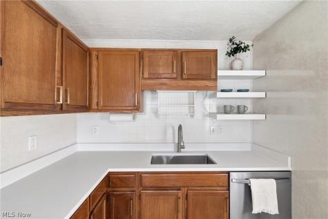 2536 Albrecht Avenue Akron OH 44312
