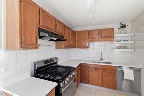 2536 Albrecht Avenue Akron OH 44312