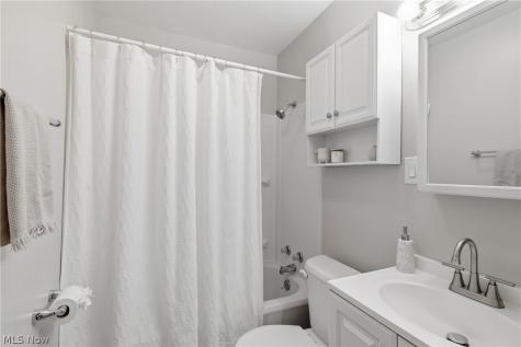 2536 Albrecht Avenue Akron OH 44312