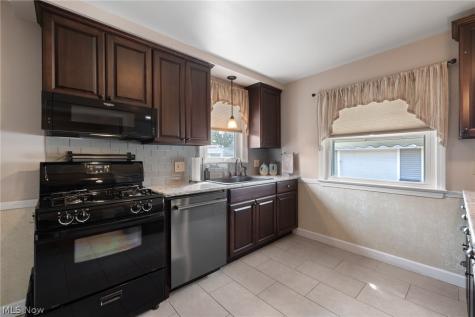 8713 Memphis Villas Boulevard Brooklyn OH 44144