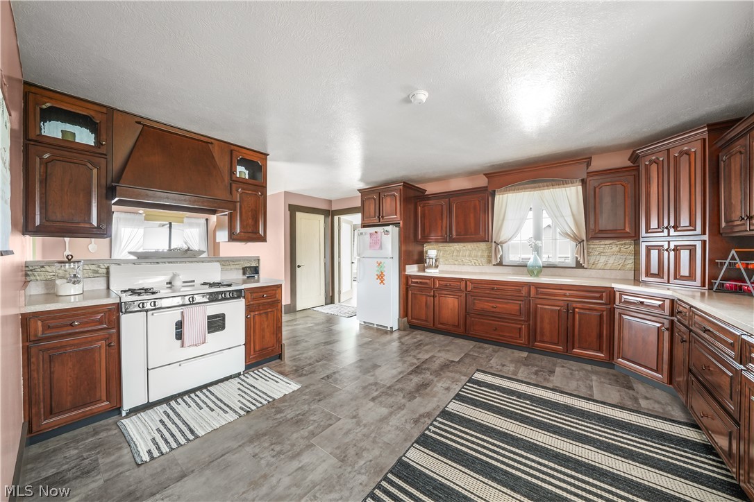 9561 Creaser Road North Bloomfield OH 44450