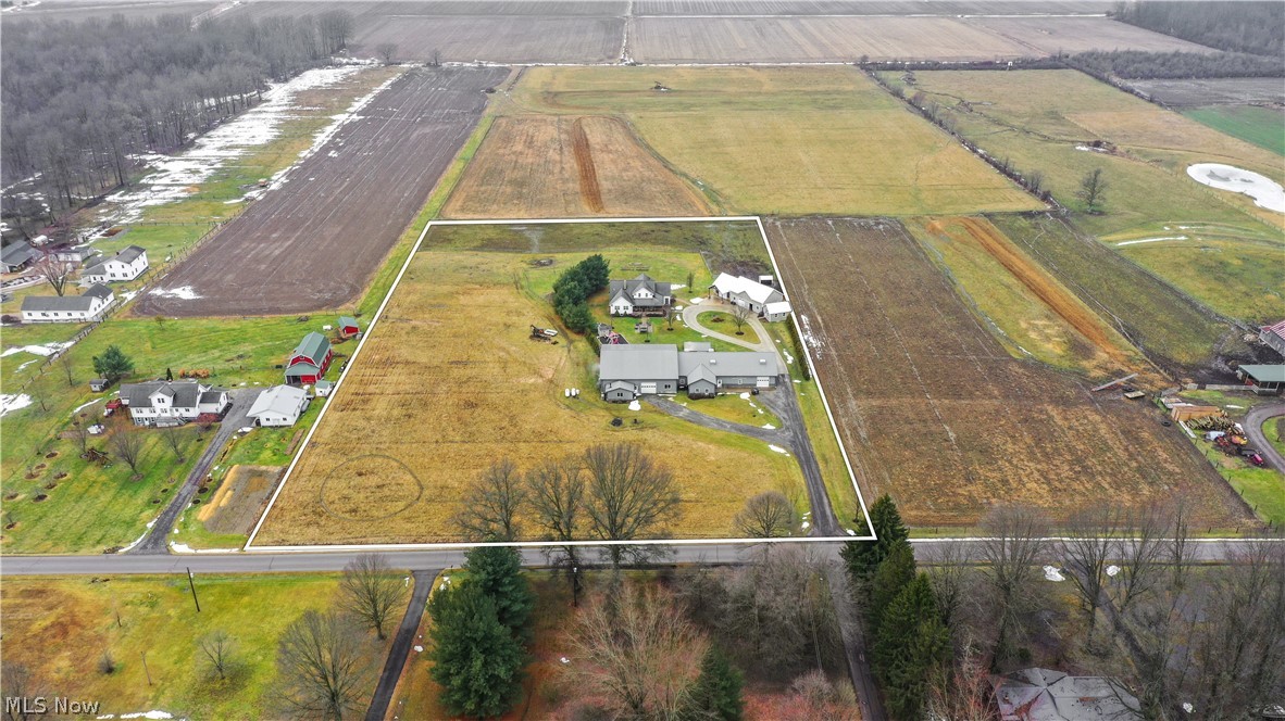 9561 Creaser Road North Bloomfield OH 44450