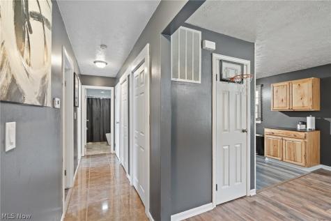 5684 Stanford Avenue Youngstown OH 44515
