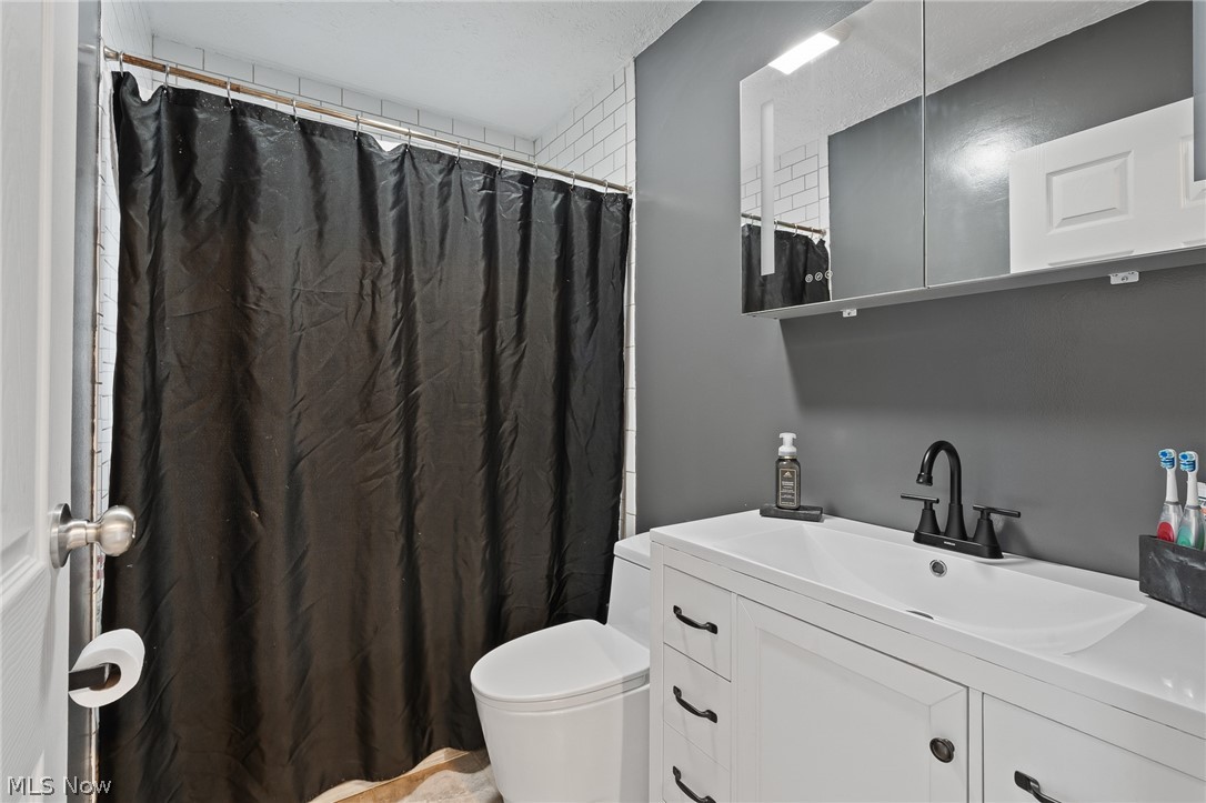 5684 Stanford Avenue Youngstown OH 44515