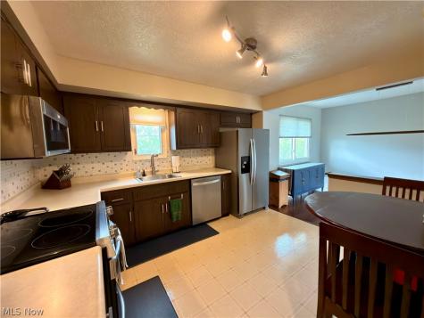 1700 Winchester Drive Parma OH 44134