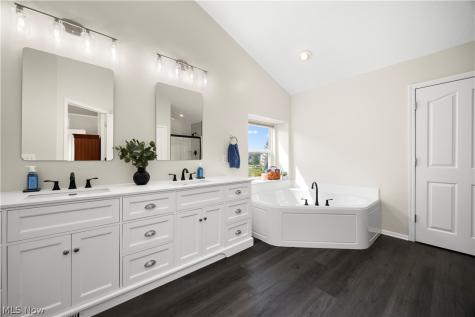 27130 Lynde Drive Olmsted Twp OH 44138