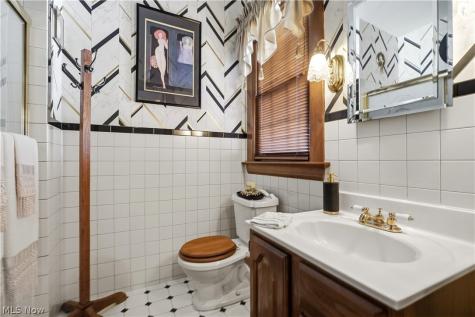 3972 Washington Park Boulevard Newburgh Heights OH 44105