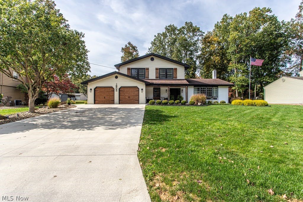 1805 Stonehenge Avenue NE Warren OH 44483