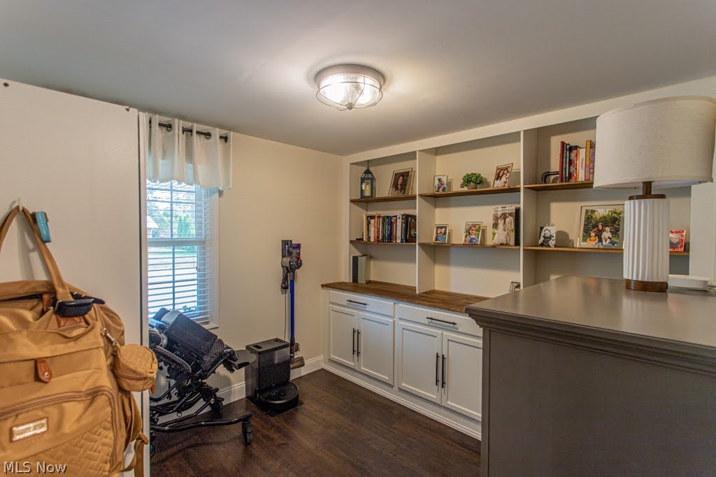1805 Stonehenge Avenue NE Warren OH 44483