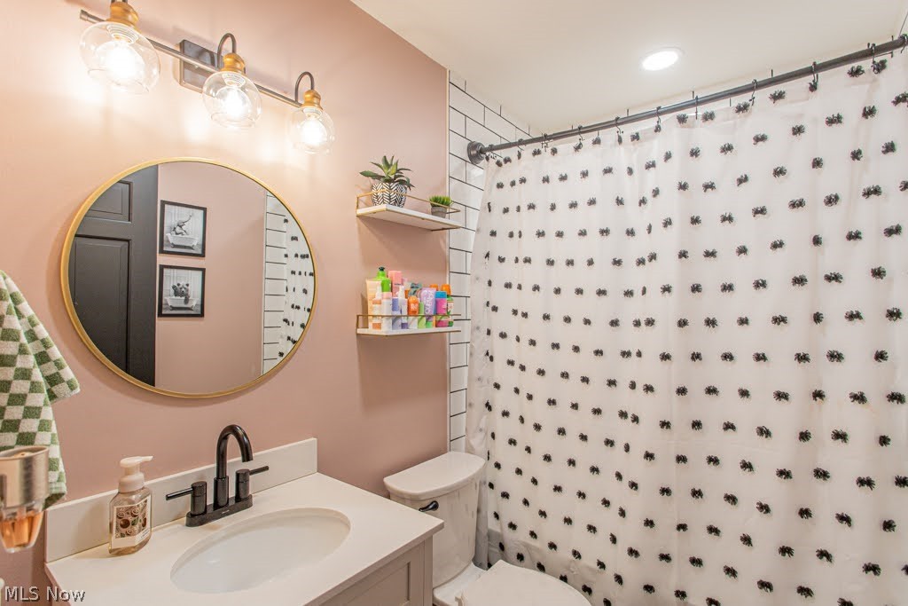 1805 Stonehenge Avenue NE Warren OH 44483