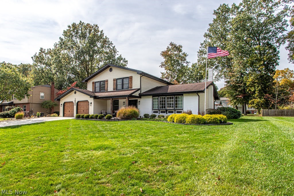 1805 Stonehenge Avenue NE Warren OH 44483