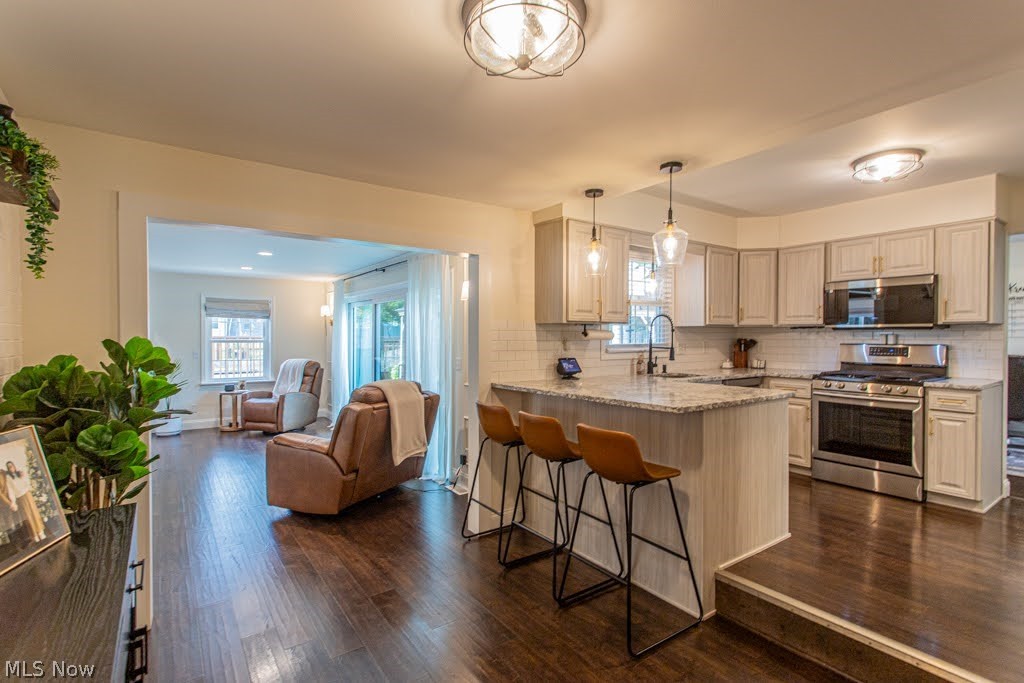 1805 Stonehenge Avenue NE Warren OH 44483