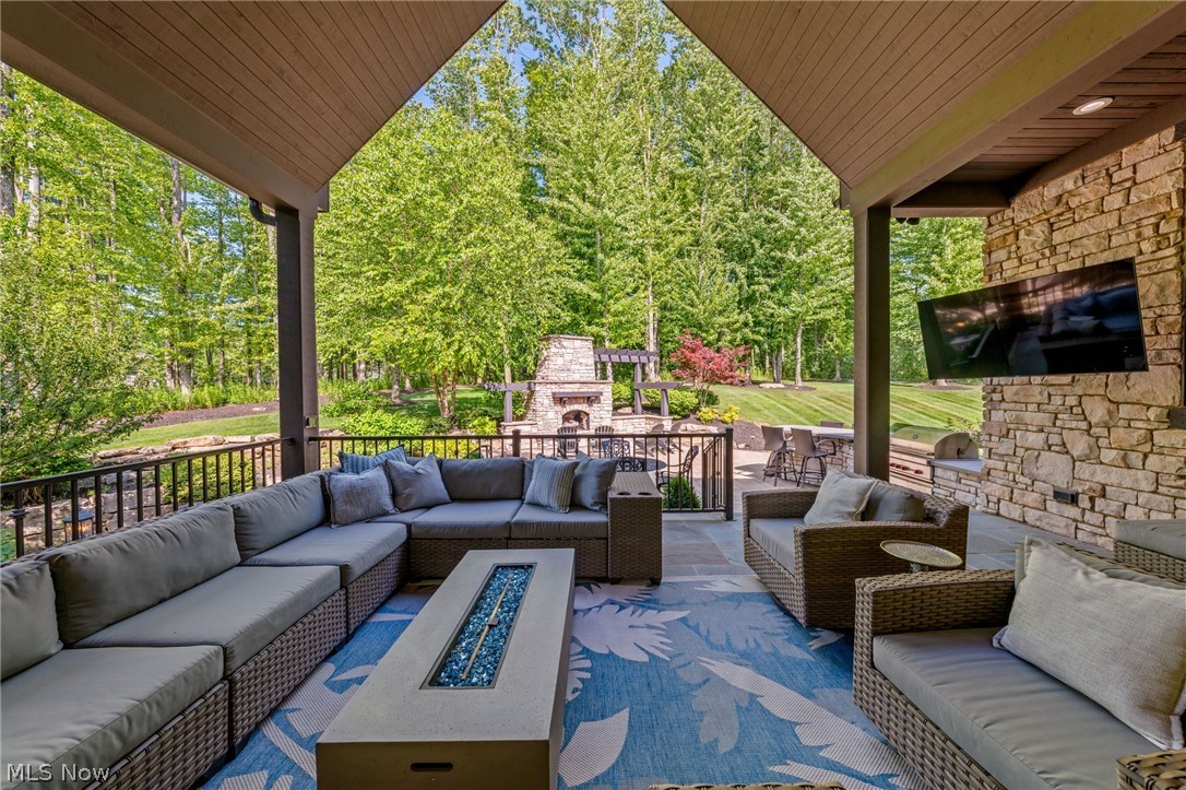 552 Club Drive W Aurora OH 44202